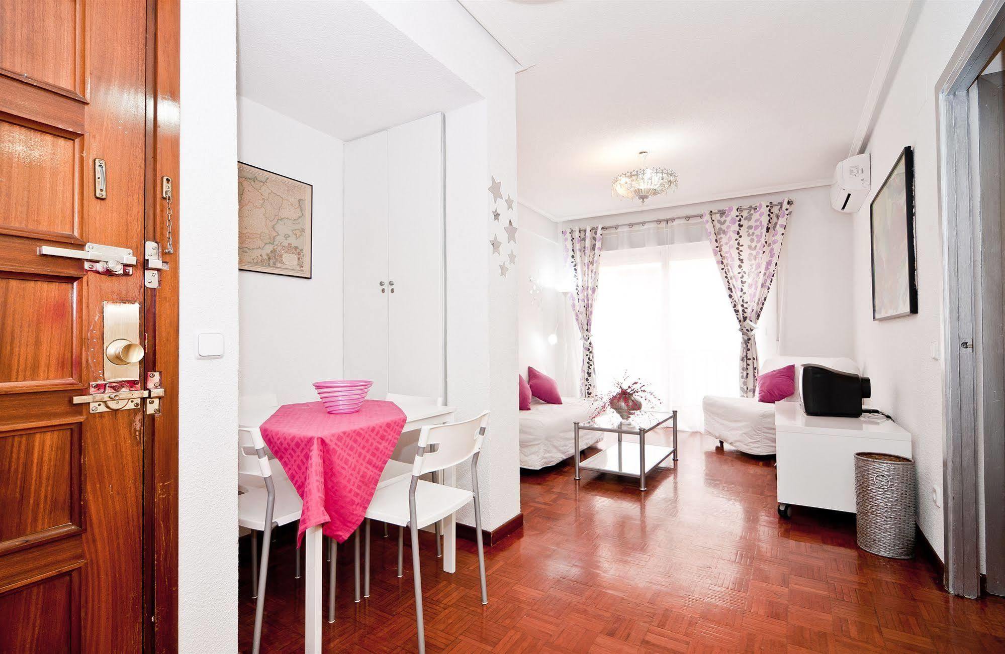 Apartamentos Aqui Me Quedo Madrid Eksteriør bilde